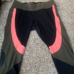 Livi Active Capri Leggings